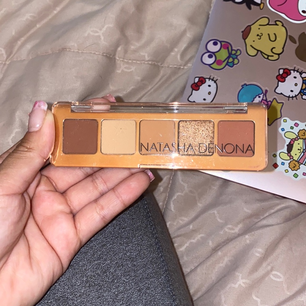Natasha eye shadow